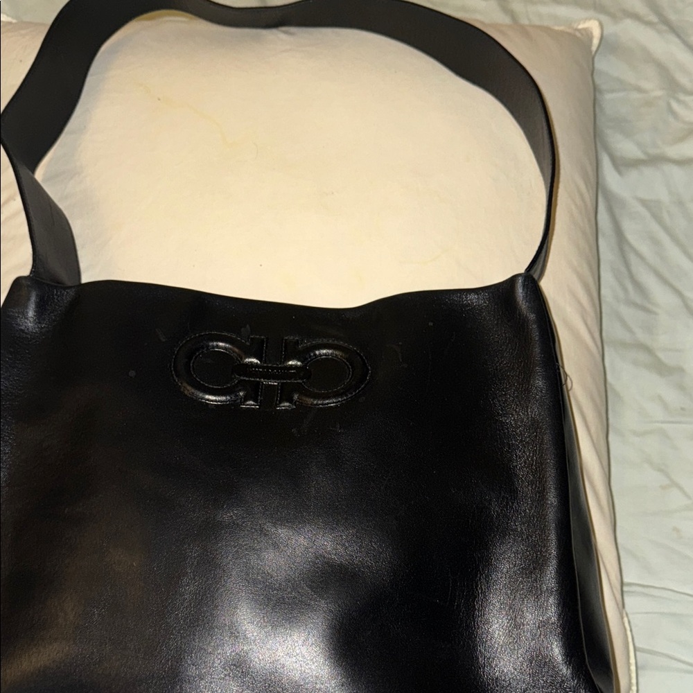 Salvadore Farragamo Elegant Black Leather Shoulder Bag